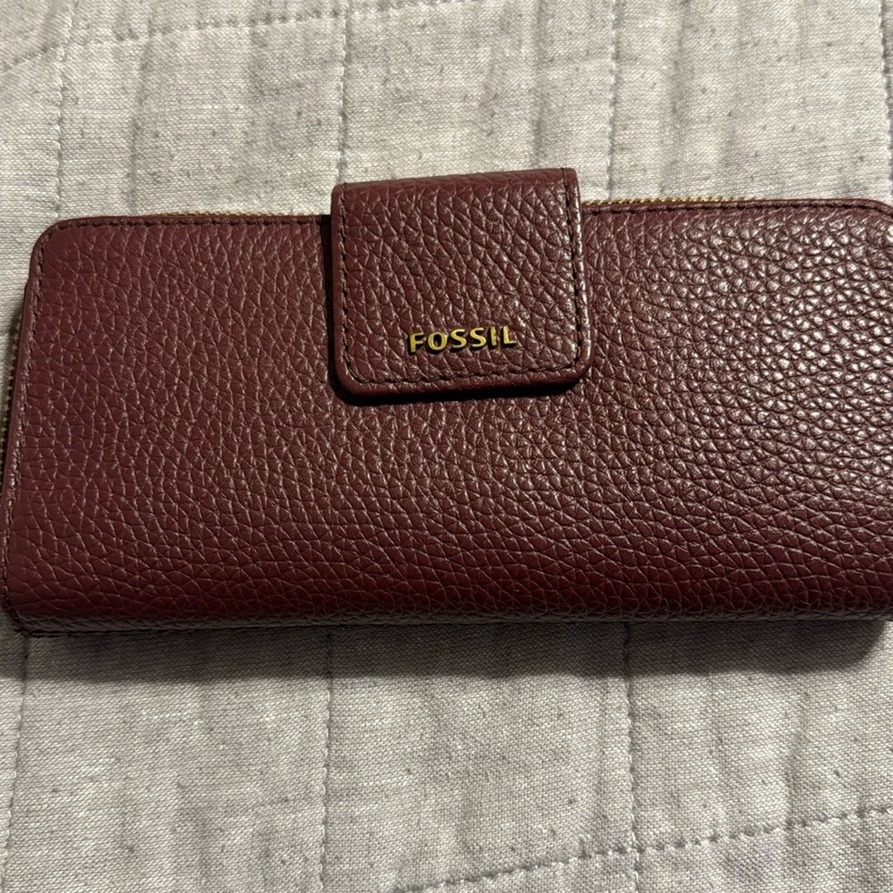 Fossil Madison Tab Clutch Wallet Color Wine